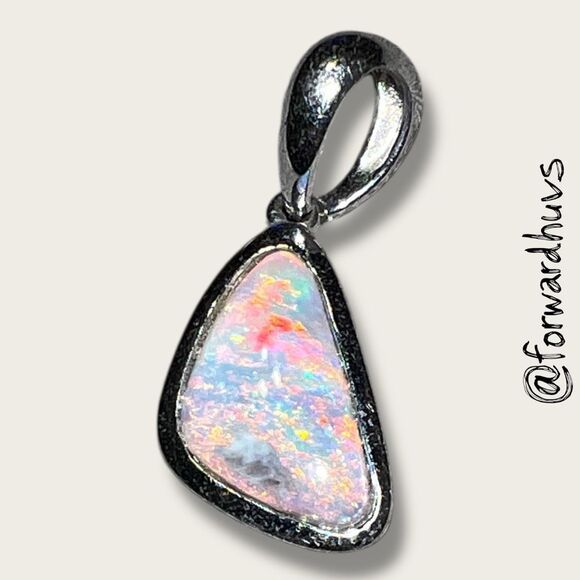 Sterling Silver Triangular Pendant with Mosaic Opal Composite – 925 Marked - Picture 3 of 9